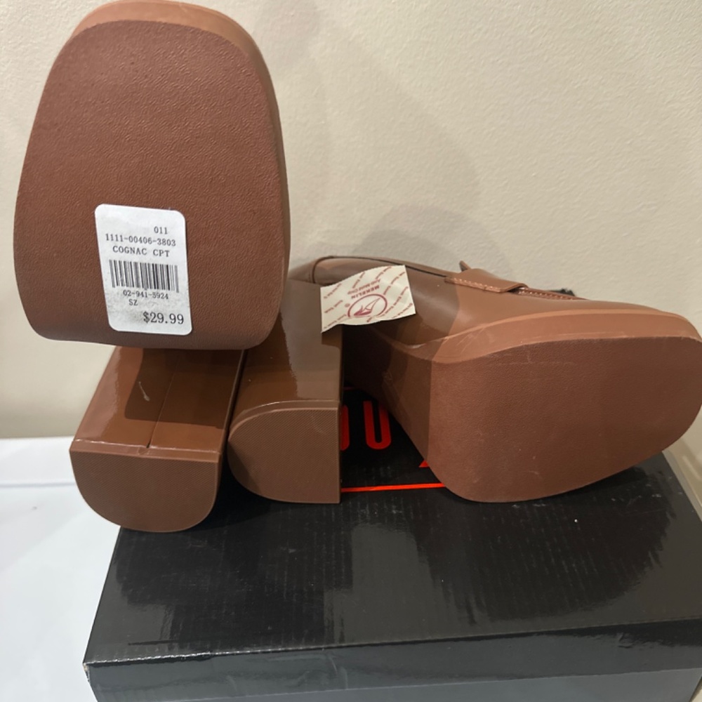 Shoes - Picture 5 of 5